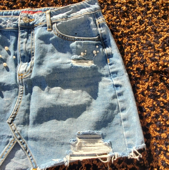 GUESS - PEARED DISTRESS JEAN SKIRT - Picture 7 of 10